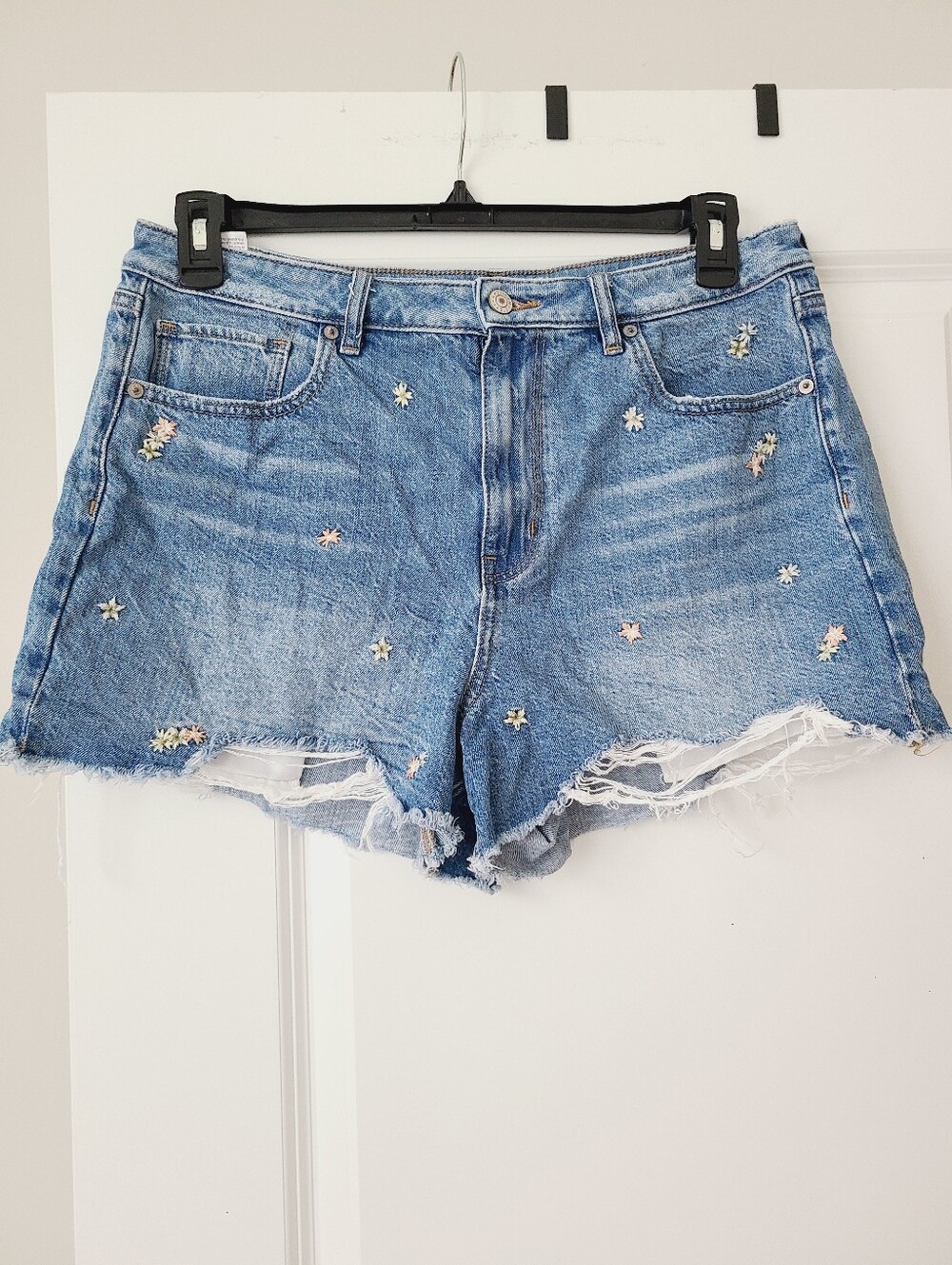 American Eagle Flower Embroidered Mom Jean Shorts